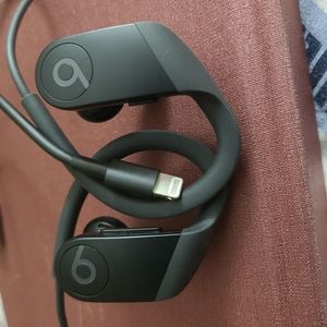 BEATS APPLE BLUETOOTH HEADPHONES